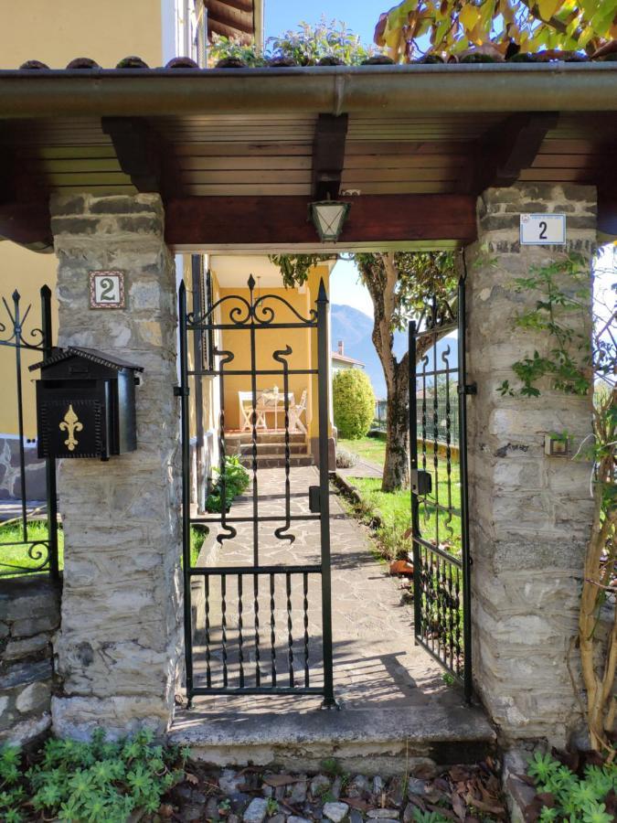 Casa Gialla Gera Lario Esterno foto