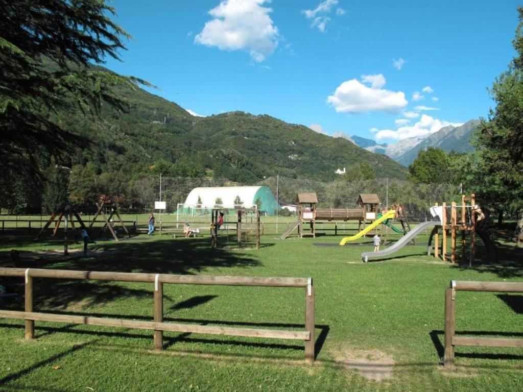 Casa Gialla Gera Lario Esterno foto
