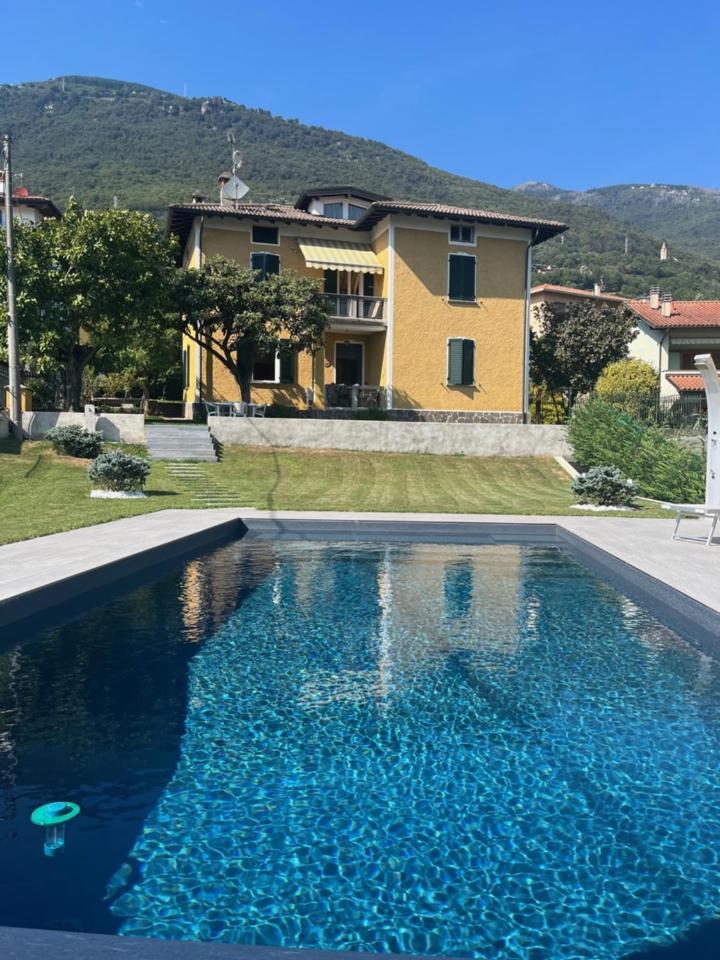 Casa Gialla Gera Lario Esterno foto