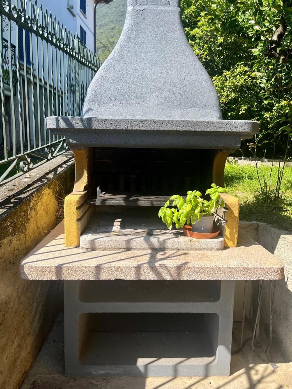 Casa Gialla Gera Lario Esterno foto