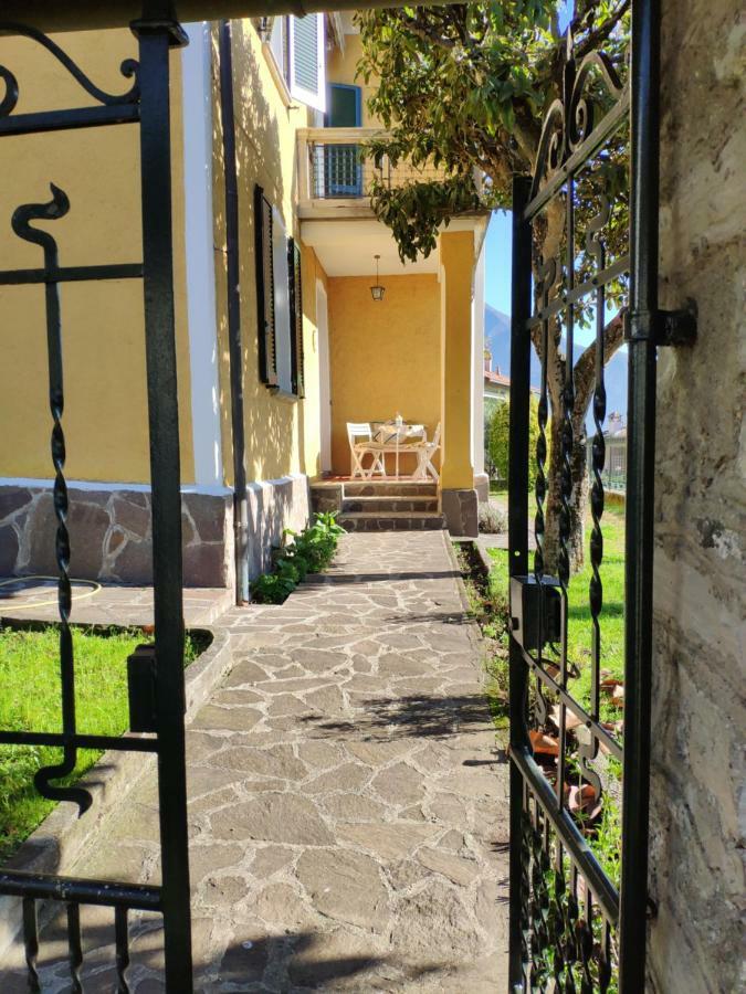 Casa Gialla Gera Lario Esterno foto