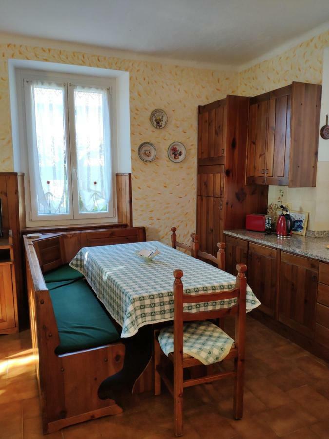 Casa Gialla Gera Lario Esterno foto