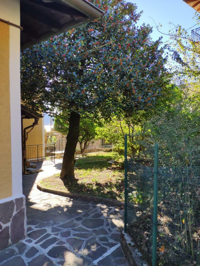 Casa Gialla Gera Lario Esterno foto