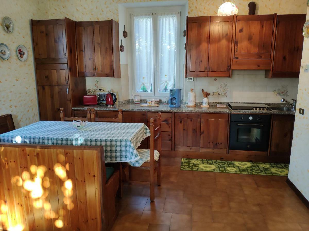 Casa Gialla Gera Lario Esterno foto
